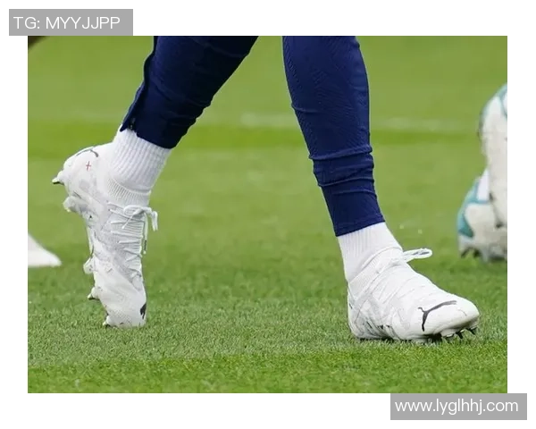 全球足球球星十大经典球鞋排行榜 精选顶级装备助力超凡表现