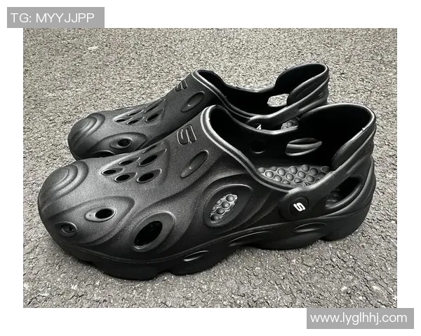 足球球星拖鞋成为时尚新宠 谁是这款独特鞋履的代言人